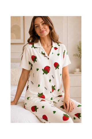 Angbutik Ekru Çilek Desenli Kısa Kollu Gömlek Yaka Milan Kumaş Kadın Pijama Takımı