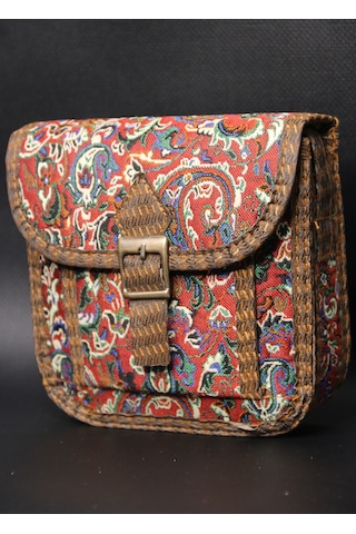 Pujiva Terme Omuz Çantası, Etnik Tarz Kilim Desenli, Askılı, Mıknatıs Tokalı, Günlük Otantik Çanta En 16 Boy 17 Derinlik 5 Cm Kırmızı