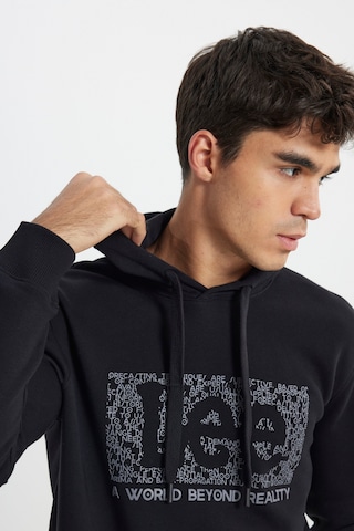 Lee Regular Fit Normal Kesim Kapüşonlu İçi Polarlı Siyah Sweatshirt L242168001 Siyah
