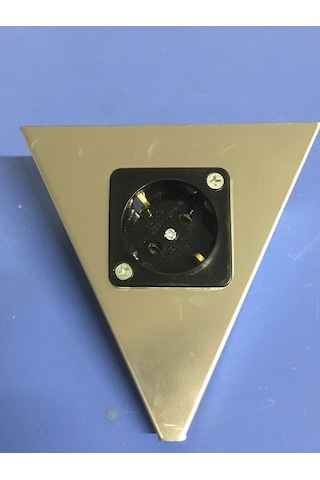 Tezgahaltı Sadece Üçgen Priz