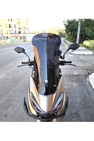 Motocam Küba Newlight 50 Pro Ön Cam 2023-2026 Model 68cm Siyah Renkli 4mm Orta Boylu