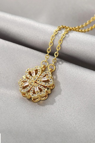 Zirkon Taşlı Çoklu Kalpli Açılır Kapanır Mıknatıslı Yonca Çelik Kolye Çok Renkli