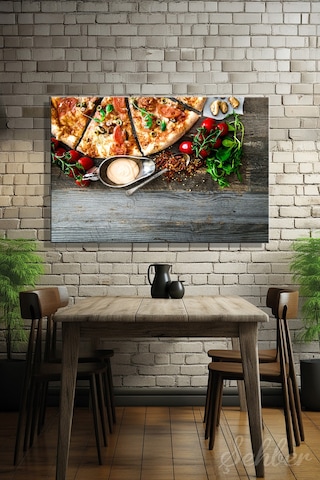 Pizza Domatesler Roka Soslar İştah Açıcı Bir Yemek Kompozisyonu Yatay Kanvas Tablo 3971