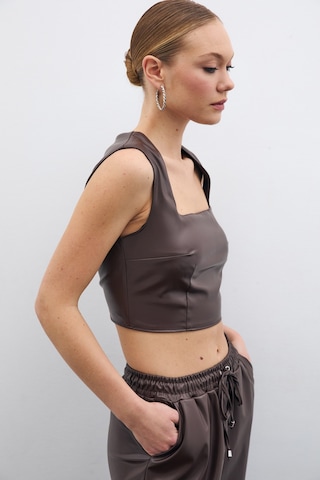 Sateen Kare Yaka Deri Crop Bluz - Koyu Kahve