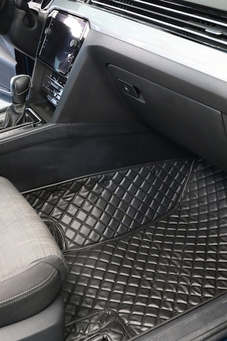 Skoda Karoq 2018-2025 Siyaha Siyah Dikiş 8d Premium Tam Kaplama Kaymaz Deri Oto Paspas
