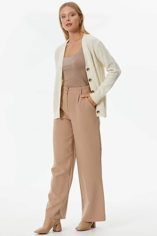 Düğmeli Saç Örgülü Triko Hırka - Kemik