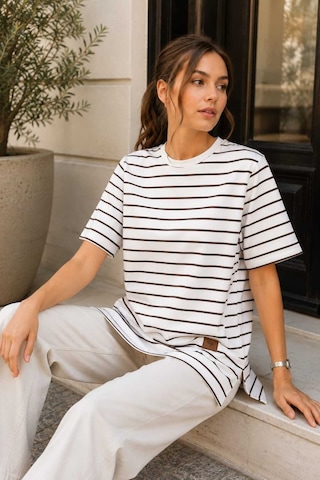 Tenra Kadın Beyaz Çizgili Oversize Kısa Kol Basic Tunik Tişört Kahverengi