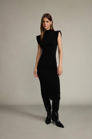 Defacto Fitted Dik Yaka Kolsuz Midi Elbise G0395ax25smbk81 Siyah