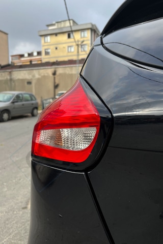 Ford Focus MK3,5 HB Stop Çerçeve Sticker / MAT SİYAH
