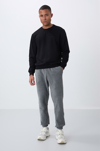 Tommy Life Siyah Kompakt Pamuklu Kalın Pürüzsüz Dokulu O Yaka Standart Fit Erkek Sweatshirt -88405 Siyah