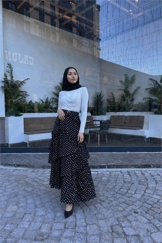Neşeli Butik Kadın Siyah Asimetrik Kat Kat Puantiye Desen Tam Boy Tesettür Etek ------ Nms094