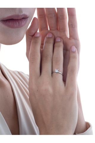 0,30 Karat F Renk Hrd Sertifikalı Tektaş Pırlanta Yüzük-844