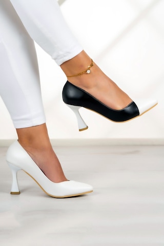 Jatqılı Plus Siyah Beyaz Kadeh Topuklu Ayakkabı Siyah - Beyaz