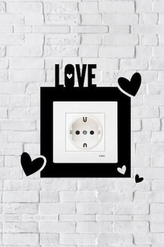 Love Yazılı Kalp Tasarım Priz Çerçevesi İç Ölçü 8,4x8,4 Cm Dekoratif Priz - Anahtar Çerçevesi