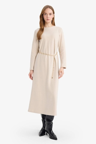 Defacto Regular Fit Bisiklet Yaka Uzun Kollu Kemerli Maxi Elbise G1885ax25wnbg387 Bej-bg387