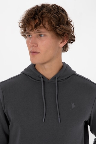 U.S. Polo Assn. Erkek Regular Fit Kapüşonlu Grı Basic Sweatshirt 50313720-VR024