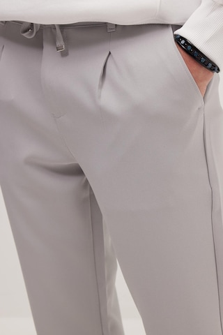 Tudors Erkek Slim Fit Dar Kesim Lastikli Bağcık Detaylı Gri Pantolon-38237 gri