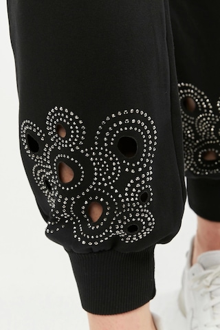 Omuz Ve Paça Lazer Kesimli Takım Siyah