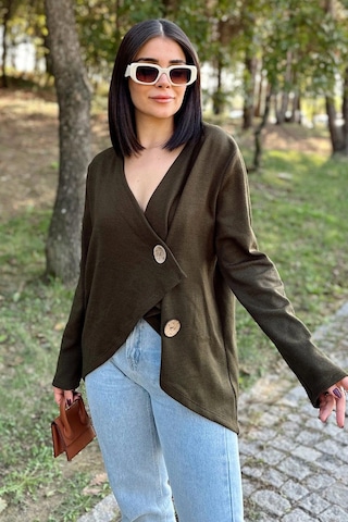 WeShaya Kadın Haki Asimetrik Kesim, Düğmeli, Salaş Hırka Bluz Haki