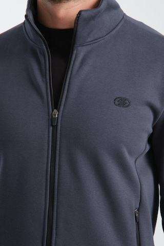 Shooter Sportswear Erkek Kışlık Eşofman Takımı Thermosoft Teknolojisi İçi Kuzu Görünümlü Regular Kalıp Minimal Logo Kapüşonlu Duman Gri
