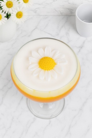 Papatyalı Mum Martini Bardağında Papatya