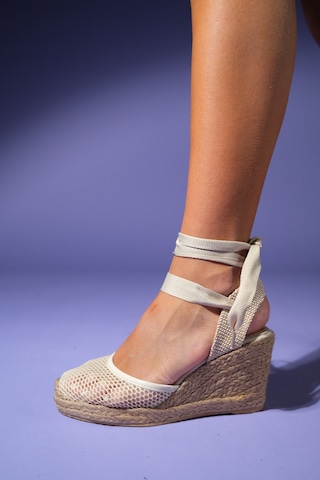 Luvishoes Luvi Shoes Lıons Bej Fileli Deri Kadın Bilekten Bağlamalı Dolgu Topuk Sandalet Bej