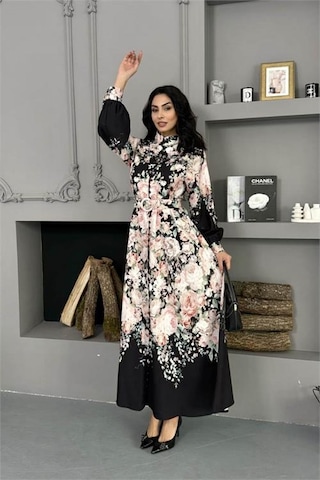 Neşeli Butik Kadın Siyah Çiçek Desenli İthal Kumaş Tam Düğmeli Kemerli Tasarım Elbise Nbms25115 Siyah