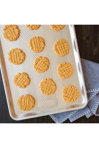 Nordicware Prism Orta Fırın Tepsisi 45 X 33 Cm - Paslanmaz Çelik