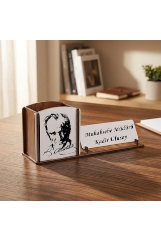 Atatürk Silüetli Kişiye Özel Ahşap Masa İsimliği Ve Kalemlik - Ofis Ve Yeni İş Hediyesi Kahverengi