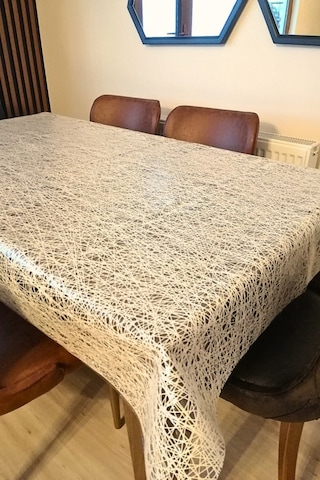 Dantel Görünümlü Üstü Şeffaf Kaplı Muşamba Masa Örtüsü -krem Renk