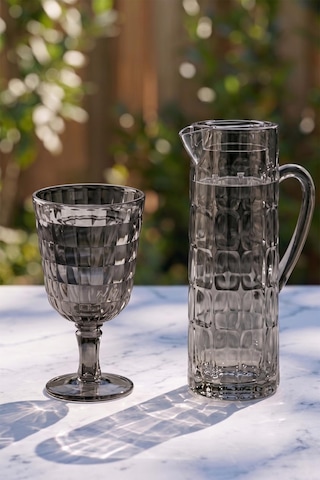 Akrilik Allegra Füme 7 Parça Kadeh & Su Meşrubat Bardağı 450 Ml Ve Akrilik Allegra Füme 1,5 Lt Sürahi Cam Değildir