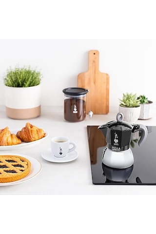 Bialetti - Moka İndüksiyon Siyah: 4 Cups Ocak Üstü Espresso Pişirici - 150ml - Alt Hazne: Dış Paslanmaz Çelik İç Alüminyum - Patentli Güvenlik Valfi - İndüksiyon Ocak Türleri İçin Uygundur Enerji Sınıfı A+