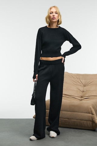 MARIPOSA Kadın Yuvarlak Yaka Çizgi Desenli Crop Geniş Paça Triko Siyah Alt-Üst Takım