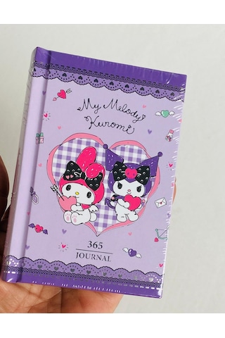 Victori's Journals Vj Kuromi-my Melodi Lisanslı 365 Günlük 368 Sayfa A7 Ebatında Gümüş Varaklı Kenarlı Defter Lila