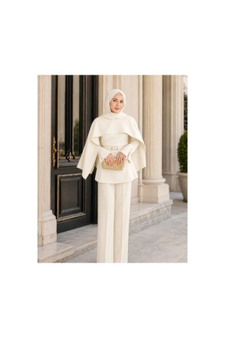 Unika Boutique Liya Pelerinli Tesettür Takım Beyaz