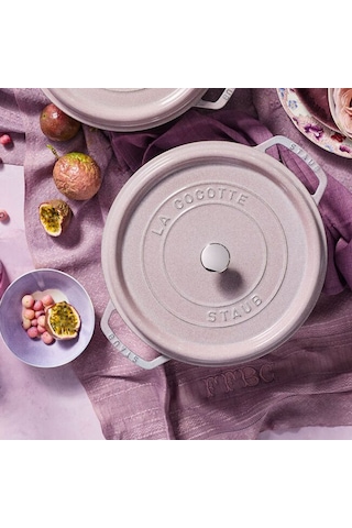 Staub La Cocotte Döküm Tencere Kiraz Çiçeği 28 Cm 6.75 L Yuvarlak Açık Pembe