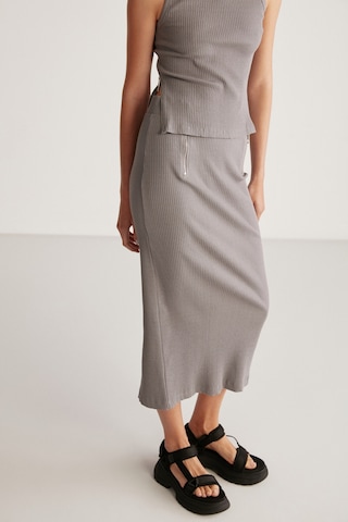 Ethıquet Lauren Kadın Slim Fit Fermuar Detaylı Midi Gri Etek