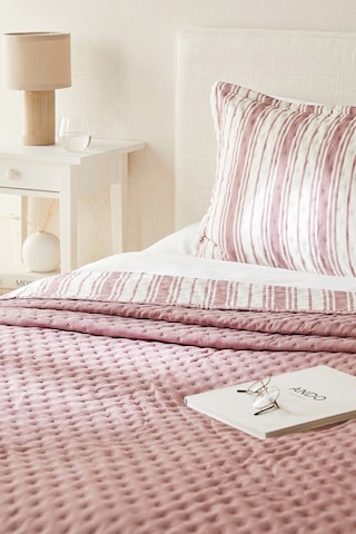 Ocean Home Textile Pamuklu Kapitoneli Bordo Renk Çizgi Desen Çift Kişilik Yatak Örtüsü Seti 1 Adet 250 X 230 / 2 Adet 50 X 70 Cm