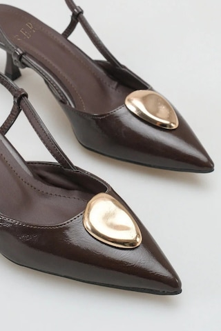 Sermoda Topuklu Kadın Ayakkabı - 5 Cm İnce Topuklu Sivri Burun Arka Açık Stiletto Ayakkabı Kahve Yanki