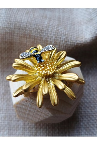 Villovatik Çiçek Üzerinde Tırtıl Broş 173507976 Gri