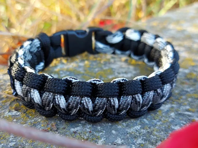 Siyah Kırçıllı Siyah Kenar Paracord Bileklik Siyah - Gri