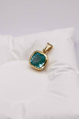 Mavi Topaz Taşlı 14 Ayar Altın Kolye Ucu Modern Detaylarıyla Işıltılı Ve Göz Alıcı-7664