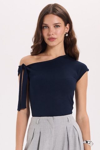 Tudors Kadın Slim Fit Dar Kesim Kısa Kollu Kayık Yaka Lacivert Bluz-50539