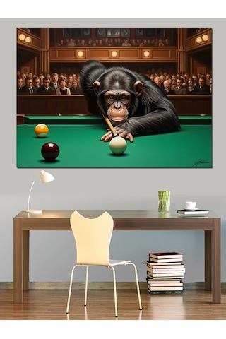 Ahşap Tablo Bilardo Masasında Odaklanmış Maymun Oyuncu