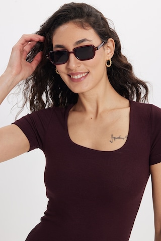 Tudors Kadın Slim Fit Dar Kesim Modal Kumaş Yumuşak Dokulu Pamuklu Kare Yaka Kısa Kollu Mürdüm Tişört-50701