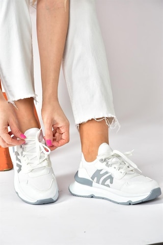 Fox Shoes Beyaz Kumaş Kalın Tabanlı Spor Ayakkabı Sneakers P973516904 Beyaz
