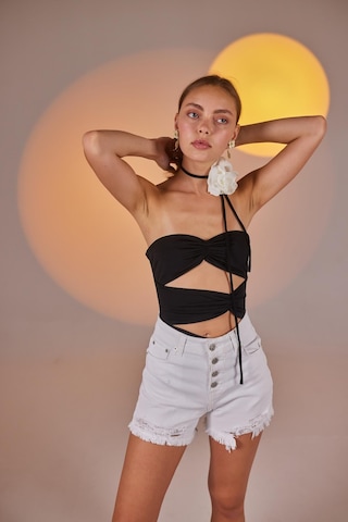 Holly Lolly Yırtık Detaylı Likralı Distressed Jean Şort Beyaz