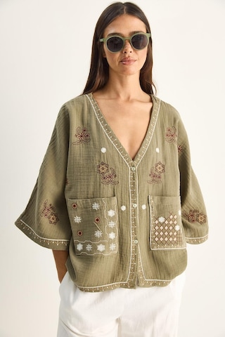 Kadın Nakış İşlemeli Cep Detaylı V Yaka Müslin Gömlek 2231 60286188 - Haki