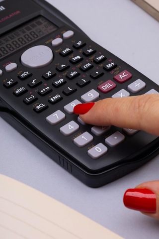 240 Fonksiyonlu Bilimsel Hesap Makinesi - 2 Satırlı Ekran, Güçlü Tasarım Beyaz Siyah Genel