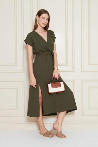 Kadın Kruvaze Yaka Cepli Derin Yırtmaçlı Beli Lastikli Aerobin Günlük Yazlık Elbise 3764341 Haki